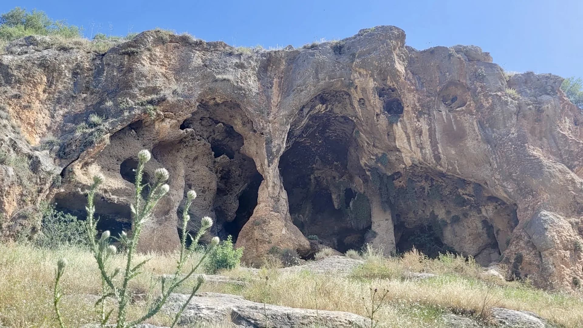 מערות אביב ומערת חניה