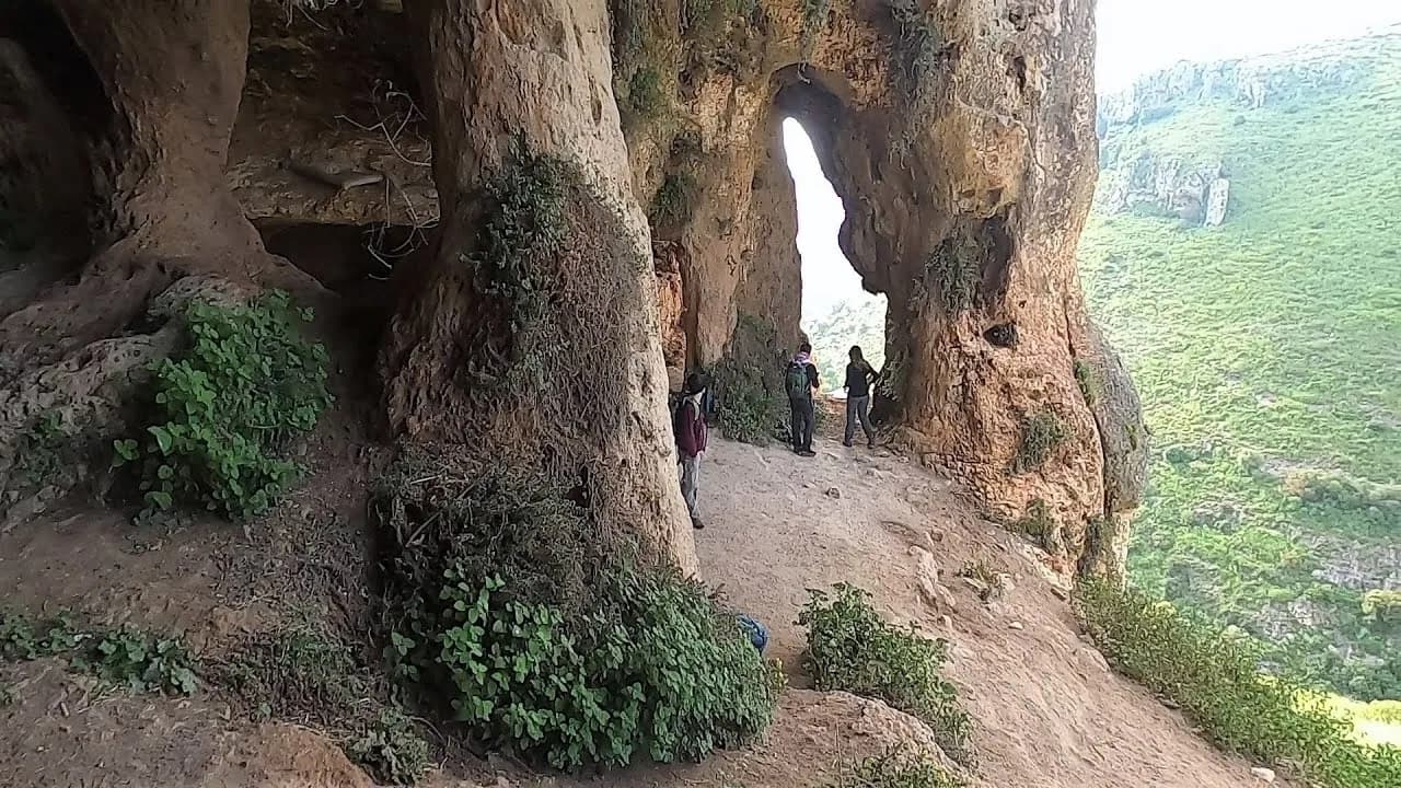 מערות אביב ומערת חניה