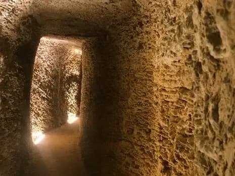מתחם שרונה – מנהרת הטמפלרים ומרתפי היקב