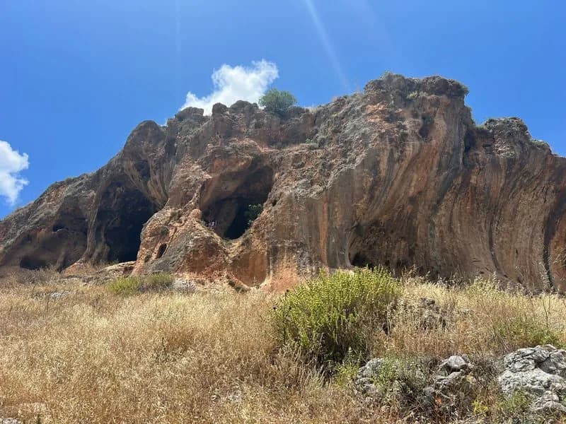 מערות אביב ומערת חניה
