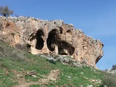 מערות אביב ומערת חניה