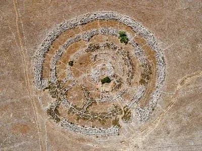 מערת הקבורה ברוג'ום אל-הירי